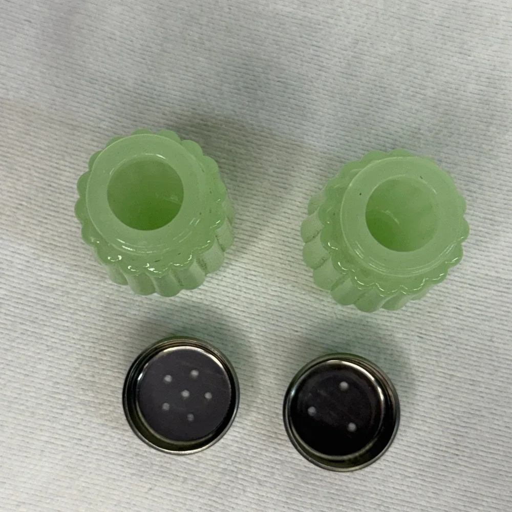 Vintage Style Green Jadeite Ribbed Glass Salt & Pepper Shaker Set Mini 2.5